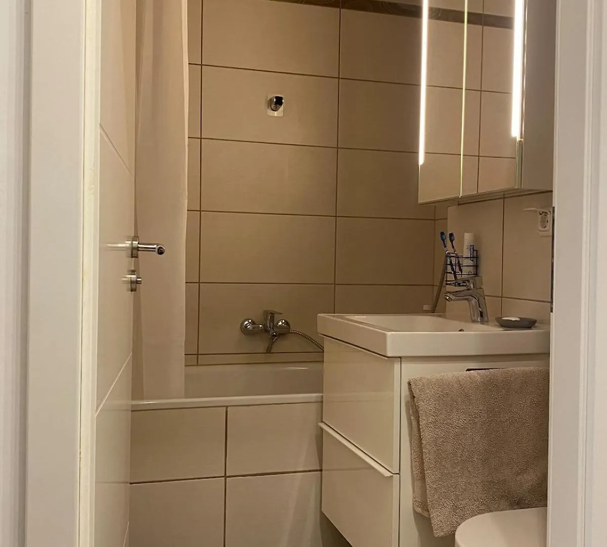 Large Cozy Studio With Balcony And Kitchen At Pasing Mnichov Apartmán